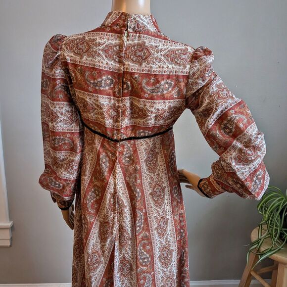 Vintage 1970s Floral Gown Maxi Dress Prairie Cottagecore Victorian Neckline 12 - Picture 10 of 12